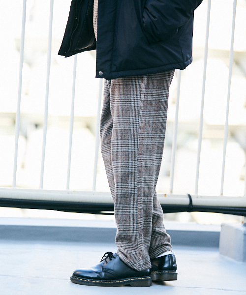 kutir(クティール)の「チェックワイドテーパードパンツ(その他パンツ・メンズ・グレー系その他/ブラウン系その他/ベージュ系その他/ブルー系その他/グレー系その他2/グレー系その他3/グレー系その他4・SMALL/MEDIUM/LARGE)」の22枚目の写真