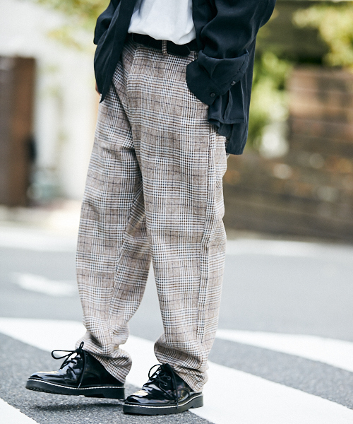 kutir(クティール)の「チェックワイドテーパードパンツ(その他パンツ・メンズ・グレー系その他/ブラウン系その他/ベージュ系その他/ブルー系その他/グレー系その他2/グレー系その他3/グレー系その他4・SMALL/MEDIUM/LARGE)」の10枚目の写真