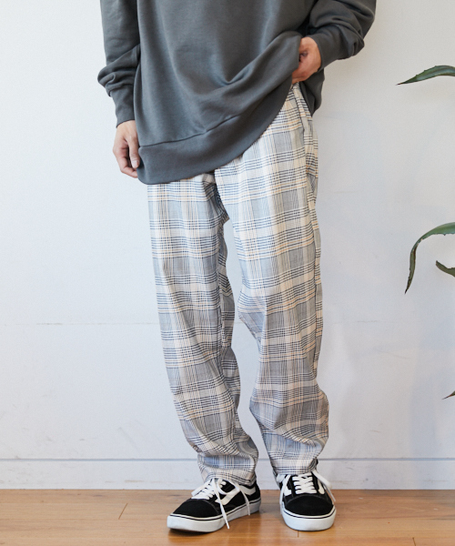 kutir(クティール)の「チェックワイドテーパードパンツ(その他パンツ・メンズ・グレー系その他/ブラウン系その他/ベージュ系その他/ブルー系その他/グレー系その他2/グレー系その他3/グレー系その他4・SMALL/MEDIUM/LARGE)」の4枚目の写真