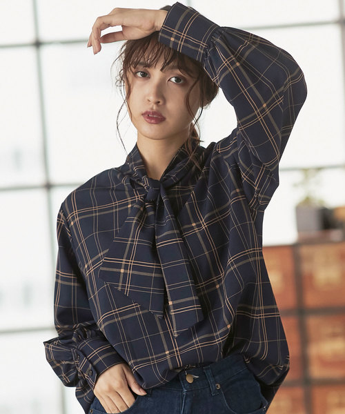 KOBE LETTUCE（コウベレタス）の「前後2Wayスタンドボウタイブラウス（シャツ/ブラウス・レディース・ブラック/ブラウン/オフホワイト/ライム/ブルー系その他・FREE）」の5枚目の写真