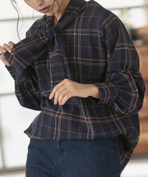 KOBE LETTUCE（コウベレタス）の「前後2Wayスタンドボウタイブラウス（シャツ/ブラウス・レディース・ブラック/ブラウン/オフホワイト/ライム/ブルー系その他・FREE）」の17枚目の写真