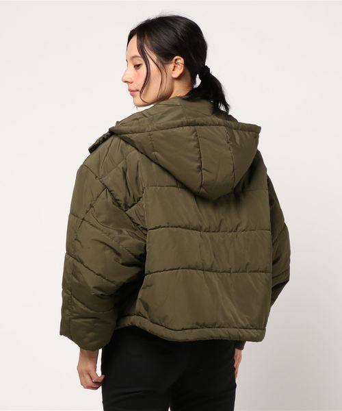 STYLEBLOCK（スタイルブロック）の「高密度タフタビッグシルエットドルマンスリーブ中綿ジャケット（ダウンジャケット/コート・レディース・ブラック/ベージュ/ブラウン/カーキ・M）」の7枚目の写真