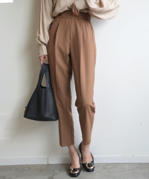 Futier land（フューティアランド）の「美脚シルエットテーパードパンツ（スラックス・レディース・ホワイト/ブラック/ベージュ/マスタード/モカ/ブルーグレー/サンドベージュ/ダークブラウン/ブラウン/レッドパープル/グレイッシュベージュ/ミント/イエロー/グリーン/キャメル/ネイビー・MEDIUM/LARGE/XX-LARGE/X-LARGE/SMALL）」の16枚目の写真