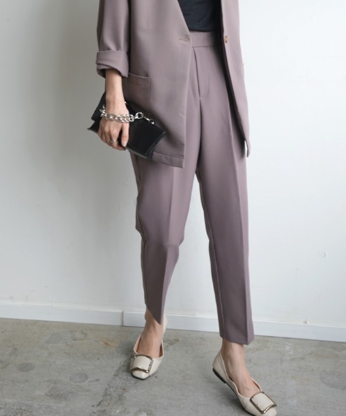Futier land（フューティアランド）の「美脚シルエットテーパードパンツ（スラックス・レディース・ホワイト/ブラック/ベージュ/マスタード/モカ/ブルーグレー/サンドベージュ/ダークブラウン/ブラウン/レッドパープル/グレイッシュベージュ/ミント/イエロー/グリーン/キャメル/ネイビー・MEDIUM/LARGE/XX-LARGE/X-LARGE/SMALL）」の7枚目の写真