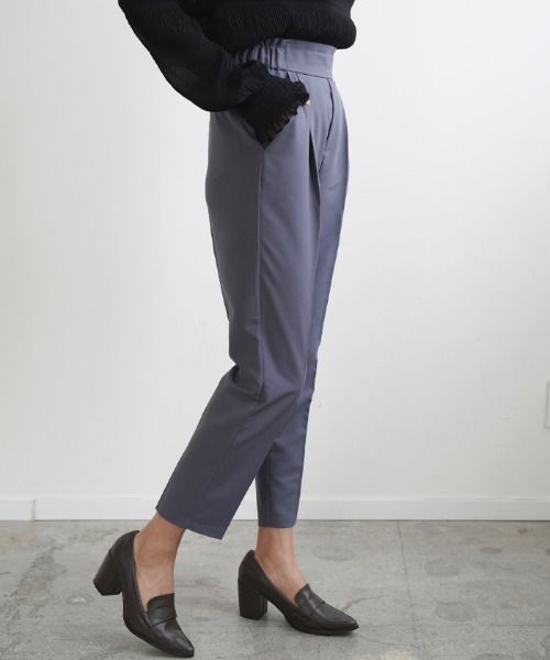 Futier land（フューティアランド）の「美脚シルエットテーパードパンツ（スラックス・レディース・ホワイト/ブラック/ベージュ/マスタード/モカ/ブルーグレー/サンドベージュ/ダークブラウン/ブラウン/レッドパープル/グレイッシュベージュ/ミント/イエロー/グリーン/キャメル/ネイビー・MEDIUM/LARGE/XX-LARGE/X-LARGE/SMALL）」の17枚目の写真