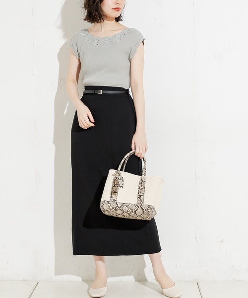 natural couture（ナチュラルクチュール）の「90cm丈ベルト付きカットタイトスカート（スカート・レディース・ブラック/ブラウン/サックスブルー/ライトベージュ・FREE）」の5枚目の写真