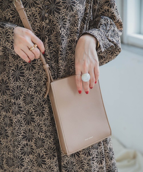 ITEMS URBANRESEARCH（アイテムズ アーバンリサーチ）の「ボックスショルダーバッグ（ショルダーバッグ・レディース・ブラック/グレー/オフホワイト・-）」の3枚目の写真