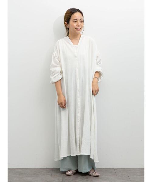 earth music&ecology（アースミュージックアンドエコロジー）の「【WEB限定】Vネックロングシャツワンピース ＊（ワンピース・レディース・チャコールグレー/ライトグレー/オフホワイト/ライトグリーン系2・FREE）」の16枚目の写真