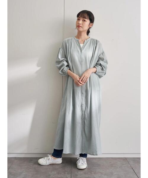 earth music&ecology（アースミュージックアンドエコロジー）の「【WEB限定】Vネックロングシャツワンピース ＊（ワンピース・レディース・チャコールグレー/ライトグレー/オフホワイト/ライトグリーン系2・FREE）」の21枚目の写真