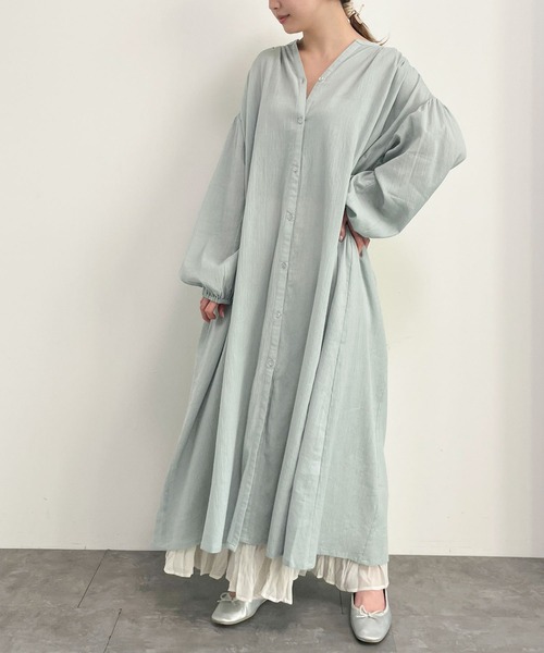 earth music&ecology（アースミュージックアンドエコロジー）の「【WEB限定】Vネックロングシャツワンピース ＊（ワンピース・レディース・チャコールグレー/ライトグレー/オフホワイト/ライトグリーン系2・FREE）」の12枚目の写真