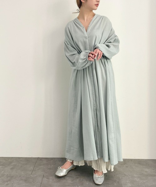 earth music&ecology（アースミュージックアンドエコロジー）の「【WEB限定】Vネックロングシャツワンピース ＊（ワンピース・レディース・チャコールグレー/ライトグレー/オフホワイト/ライトグリーン系2・FREE）」の10枚目の写真