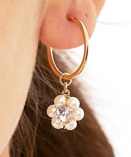 flower(フラワー)の「パールフラワーイヤリング(イヤリング・レディース・ゴールド・FREE)」の9枚目の写真