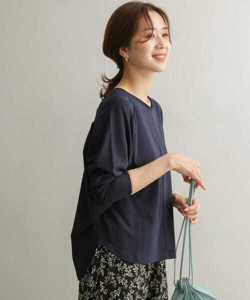 URBAN RESEARCH DOORS（アーバンリサーチドアーズ）の「Vネックドルマンカットソー（Tシャツ/カットソー・レディース・グレー系その他/ネイビー/ライトベージュ・ONE）」の22枚目の写真