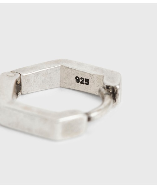 ALLSAINTS(オールセインツ)の「HEX STERLING SILVER HOOP | HEX スターリング シルバー フープ・ピアス(ピアス(片耳用)・メンズ・シルバー・ONE SIZE)」の3枚目の写真