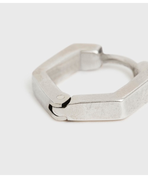 ALLSAINTS(オールセインツ)の「HEX STERLING SILVER HOOP | HEX スターリング シルバー フープ・ピアス(ピアス(片耳用)・メンズ・シルバー・ONE SIZE)」の10枚目の写真