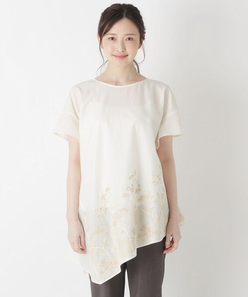 smart pink（スマートピンク）の「◆【手洗い可】フラワー刺しゅうイレギュラーヘムブラウス（シャツ/ブラウス・レディース・ブルー/アイボリー・88）」の3枚目の写真