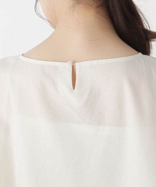 smart pink（スマートピンク）の「◆【手洗い可】フラワー刺しゅうイレギュラーヘムブラウス（シャツ/ブラウス・レディース・ブルー/アイボリー・88）」の9枚目の写真