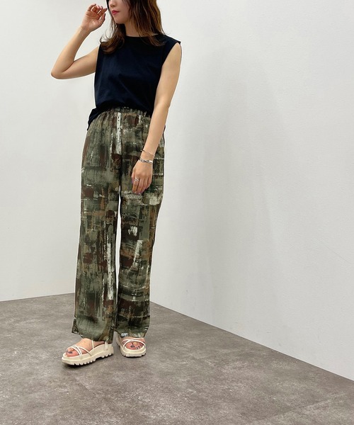 apres jour mignon（アプレジュールミニョン）の「ペイント柄イージーパンツ【ZOZOTOWN限定アイテム】（その他パンツ・レディース・ブルー系その他/パープル系その他/グリーン系その他・MEDIUM/SMALL/X-LARGE）」の7枚目の写真