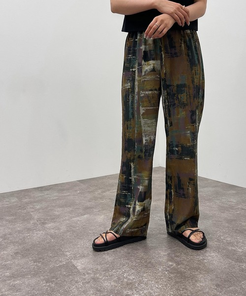 apres jour mignon（アプレジュールミニョン）の「ペイント柄イージーパンツ【ZOZOTOWN限定アイテム】（その他パンツ・レディース・ブルー系その他/パープル系その他/グリーン系その他・MEDIUM/SMALL/X-LARGE）」の17枚目の写真