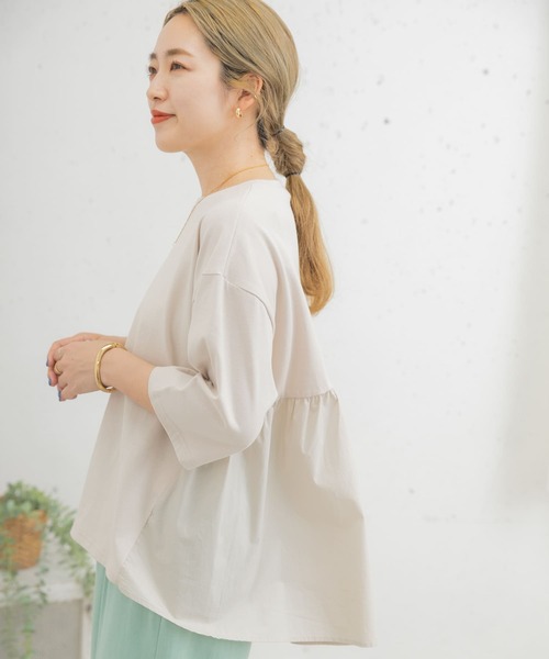 ITEMS URBANRESEARCH(アイテムズ アーバンリサーチ)の「バックギャザーTシャツ(Tシャツ/カットソー・レディース・ブラック/オフホワイト/グレー系その他/チャコールグレー/キャメル・FREE)」の5枚目の写真