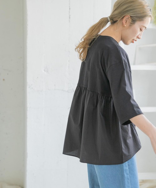 ITEMS URBANRESEARCH(アイテムズ アーバンリサーチ)の「バックギャザーTシャツ(Tシャツ/カットソー・レディース・ブラック/オフホワイト/グレー系その他/チャコールグレー/キャメル・FREE)」の3枚目の写真