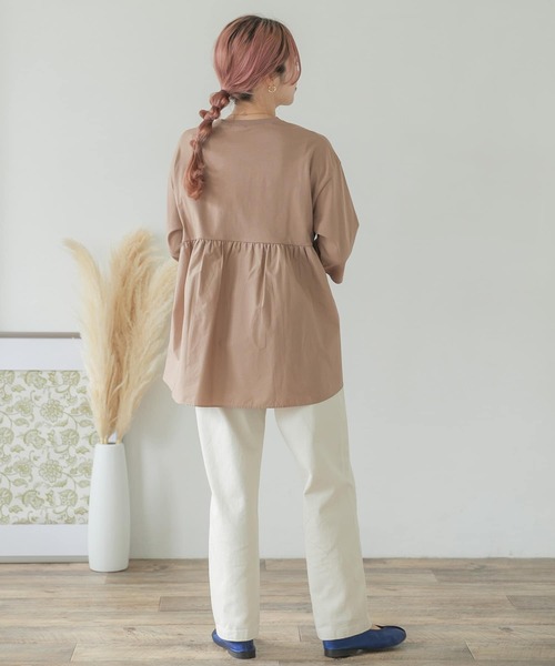 ITEMS URBANRESEARCH(アイテムズ アーバンリサーチ)の「バックギャザーTシャツ(Tシャツ/カットソー・レディース・ブラック/オフホワイト/グレー系その他/チャコールグレー/キャメル・FREE)」の8枚目の写真