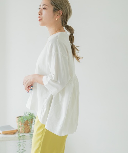 ITEMS URBANRESEARCH(アイテムズ アーバンリサーチ)の「バックギャザーTシャツ(Tシャツ/カットソー・レディース・ブラック/オフホワイト/グレー系その他/チャコールグレー/キャメル・FREE)」の11枚目の写真