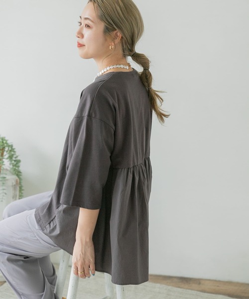 ITEMS URBANRESEARCH(アイテムズ アーバンリサーチ)の「バックギャザーTシャツ(Tシャツ/カットソー・レディース・ブラック/オフホワイト/グレー系その他/チャコールグレー/キャメル・FREE)」の17枚目の写真