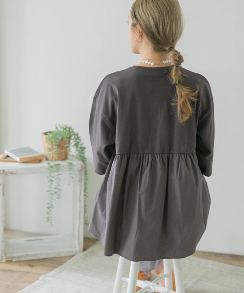 ITEMS URBANRESEARCH(アイテムズ アーバンリサーチ)の「バックギャザーTシャツ(Tシャツ/カットソー・レディース・ブラック/オフホワイト/グレー系その他/チャコールグレー/キャメル・FREE)」の14枚目の写真