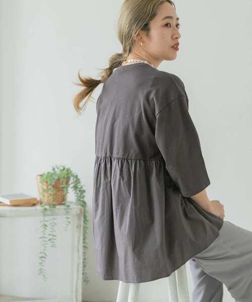 ITEMS URBANRESEARCH(アイテムズ アーバンリサーチ)の「バックギャザーTシャツ(Tシャツ/カットソー・レディース・ブラック/オフホワイト/グレー系その他/チャコールグレー/キャメル・FREE)」の19枚目の写真