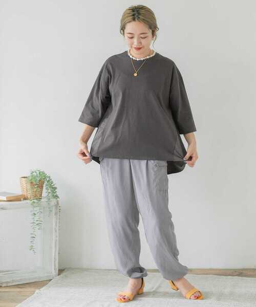 ITEMS URBANRESEARCH(アイテムズ アーバンリサーチ)の「バックギャザーTシャツ(Tシャツ/カットソー・レディース・ブラック/オフホワイト/グレー系その他/チャコールグレー/キャメル・FREE)」の22枚目の写真