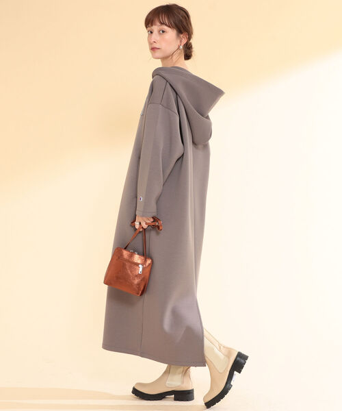 Ray BEAMS（レイビームス）の「Champion × Ray BEAMS / 別注 Vネック フーディー ワンピース（ワンピース・レディース・サンドベージュ/ブラック/グレー系その他・ONE SIZE）」の5枚目の写真