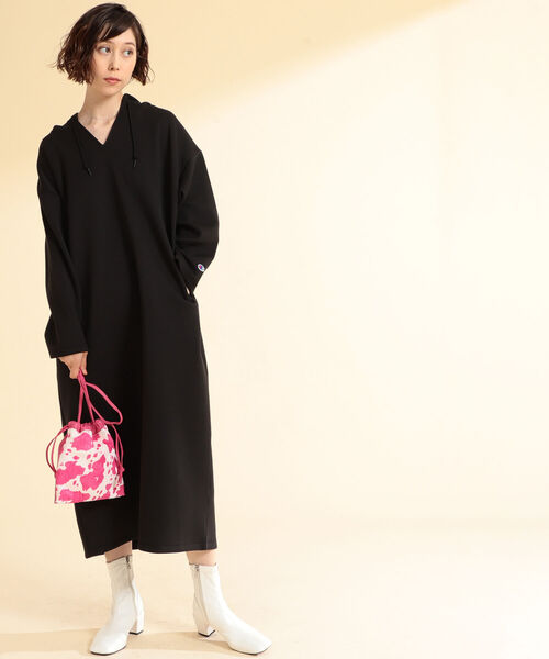 Ray BEAMS（レイビームス）の「Champion × Ray BEAMS / 別注 Vネック フーディー ワンピース（ワンピース・レディース・サンドベージュ/ブラック/グレー系その他・ONE SIZE）」の10枚目の写真