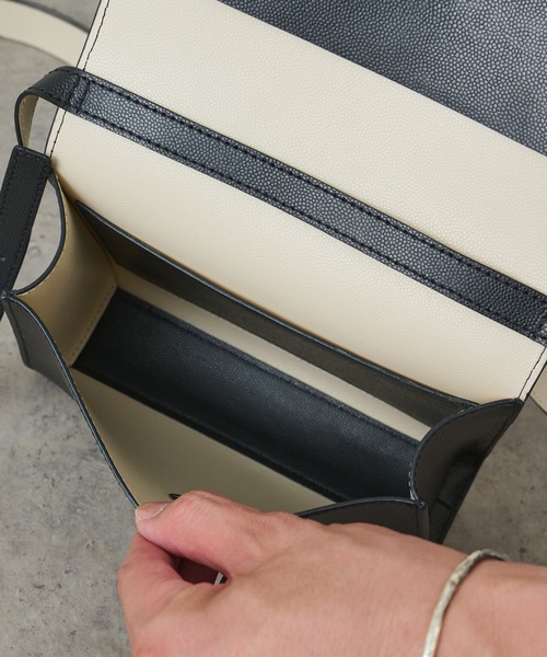 Lui's（ルイス）の「スプリットレザー フラップミニショルダーバッグ（ショルダーバッグ・メンズ・ブラック/グレイッシュベージュ/ホワイト/グリーン/グレー/ブラウン・FREE）」の8枚目の写真