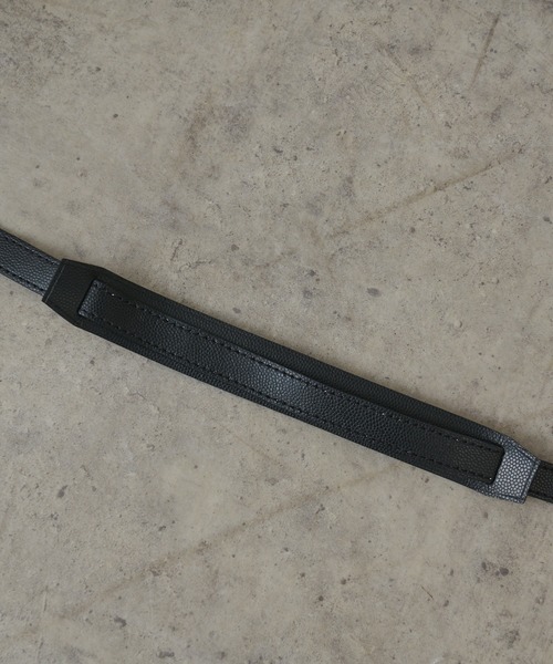 Lui's（ルイス）の「スプリットレザー フラップミニショルダーバッグ（ショルダーバッグ・メンズ・ブラック/グレイッシュベージュ/ホワイト/グリーン/グレー/ブラウン・FREE）」の11枚目の写真