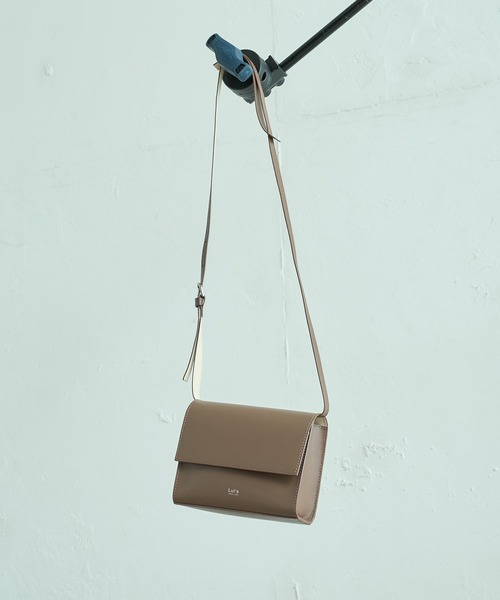 Lui's（ルイス）の「スプリットレザー フラップミニショルダーバッグ（ショルダーバッグ・メンズ・ブラック/グレイッシュベージュ/ホワイト/グリーン/グレー/ブラウン・FREE）」の9枚目の写真