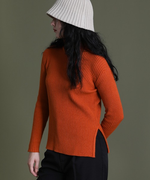 select MOCA(セレクトモカ)の「サイドスリットタートルニット(ニット/セーター・レディース・オレンジ/ブルー/チャコール・FREE)」の8枚目の写真