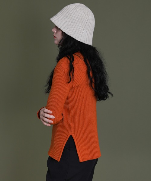 select MOCA(セレクトモカ)の「サイドスリットタートルニット(ニット/セーター・レディース・オレンジ/ブルー/チャコール・FREE)」の10枚目の写真