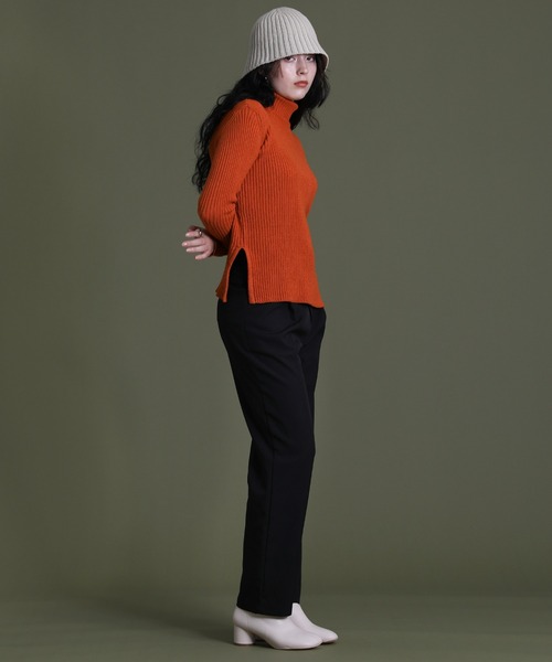 select MOCA(セレクトモカ)の「サイドスリットタートルニット(ニット/セーター・レディース・オレンジ/ブルー/チャコール・FREE)」の7枚目の写真