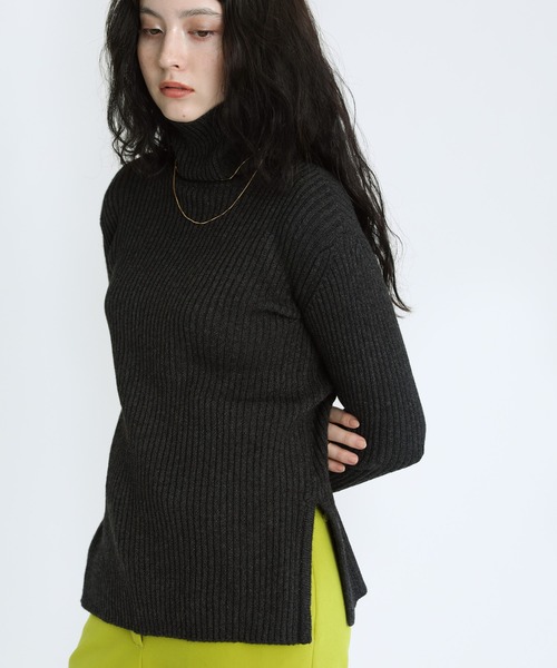 select MOCA(セレクトモカ)の「サイドスリットタートルニット(ニット/セーター・レディース・オレンジ/ブルー/チャコール・FREE)」の14枚目の写真