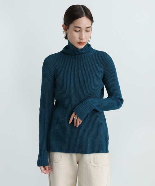 select MOCA(セレクトモカ)の「サイドスリットタートルニット(ニット/セーター・レディース・オレンジ/ブルー/チャコール・FREE)」の16枚目の写真