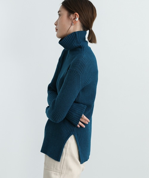 select MOCA(セレクトモカ)の「サイドスリットタートルニット(ニット/セーター・レディース・オレンジ/ブルー/チャコール・FREE)」の18枚目の写真