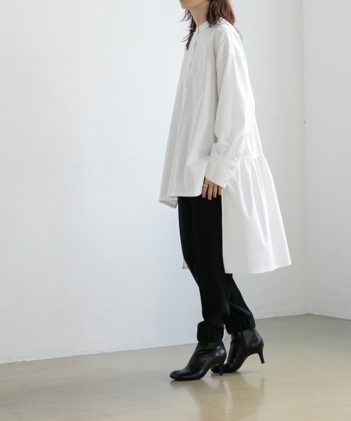 yuw(ユウ)の「BACK TIERED SHIRT 236449(シャツ/ブラウス・レディース・オフホワイト/ブラック/ベージュ・FREE)」の2枚目の写真