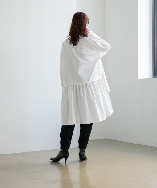 yuw(ユウ)の「BACK TIERED SHIRT 236449(シャツ/ブラウス・レディース・オフホワイト/ブラック/ベージュ・FREE)」の6枚目の写真