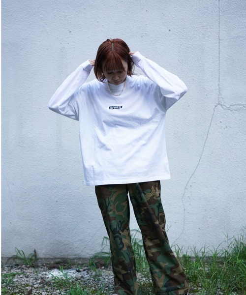 AVIREX(アヴィレックス)の「【直営店限定】バンダナプリント ボックス ロゴ 長袖 Tシャツ / BANDANA PRINT BOX LOGO LS T-SHIRT/アヴィレックス/AVIREX(Tシャツ/カットソー・レディース・ブラック/ブラック系その他/レッド/クリアレッド・MEDIUM/LARGE/X-LARGE/XX-LARGE)」の12枚目の写真