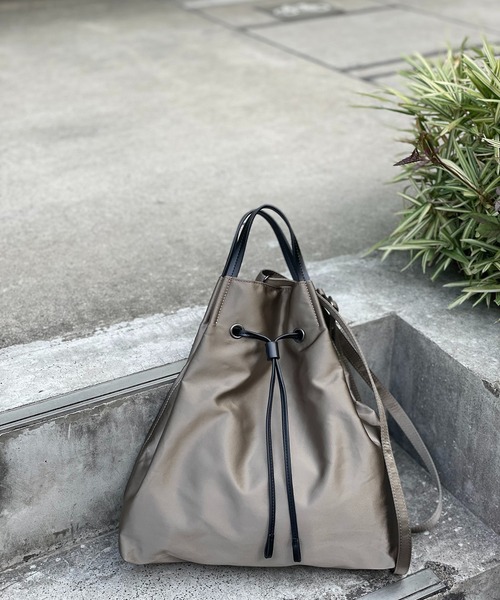 RIVE DROITE（リヴドロワ）の「【R.good(アールドットグッド)】A４ 3WAYサテンドロストトート（トートバッグ・レディース・ブラック/ベージュ・FREE）」の5枚目の写真