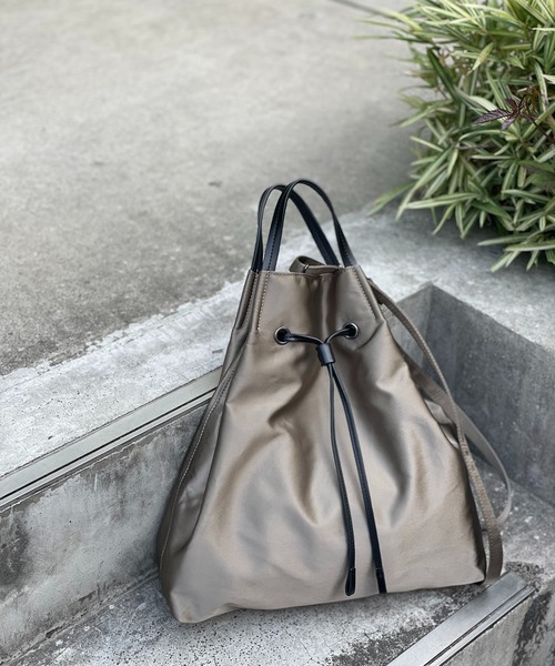 RIVE DROITE（リヴドロワ）の「【R.good(アールドットグッド)】A４ 3WAYサテンドロストトート（トートバッグ・レディース・ブラック/ベージュ・FREE）」の6枚目の写真