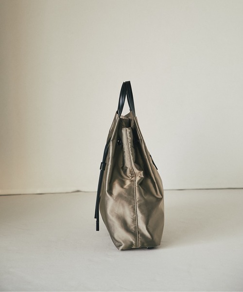 RIVE DROITE（リヴドロワ）の「【R.good(アールドットグッド)】A４ 3WAYサテンドロストトート（トートバッグ・レディース・ブラック/ベージュ・FREE）」の12枚目の写真