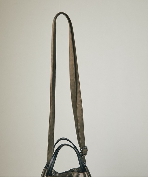 RIVE DROITE（リヴドロワ）の「【R.good(アールドットグッド)】A４ 3WAYサテンドロストトート（トートバッグ・レディース・ブラック/ベージュ・FREE）」の14枚目の写真