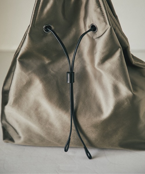 RIVE DROITE（リヴドロワ）の「【R.good(アールドットグッド)】A４ 3WAYサテンドロストトート（トートバッグ・レディース・ブラック/ベージュ・FREE）」の16枚目の写真